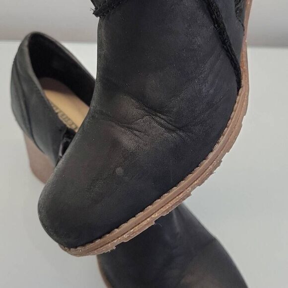 Clarks Booties Women Size 10 Black Nubuck Leather Contrasting Crepe Rubber Soles - Picture 6 of 10